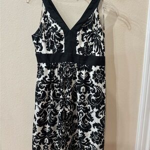 Loft black and white floral print dress in size 2P